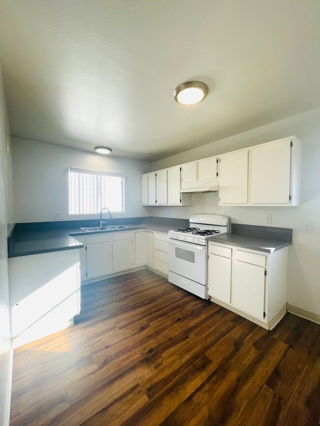 Building Photo - 793