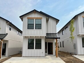 Building Photo - 9910 NE 46th Ct