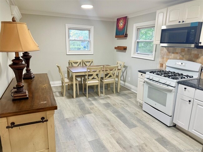 Building Photo - 66 Seaman Neck Rd