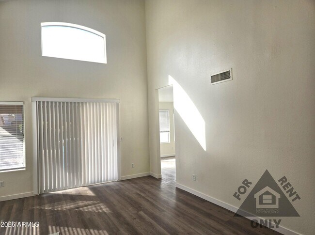 Foto del edificio - 4025 E Coolbrook Ave