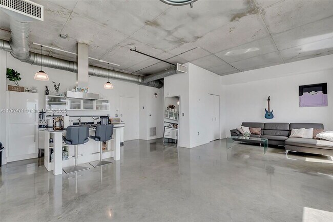 Foto del edificio - 10 SW South River Dr