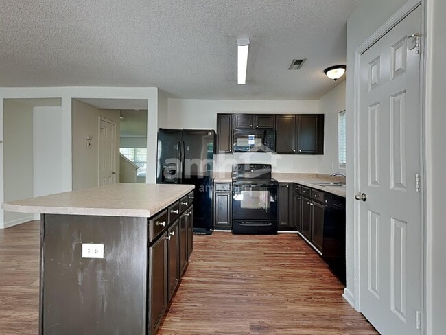 Foto del edificio - 124 Trayesan Dr