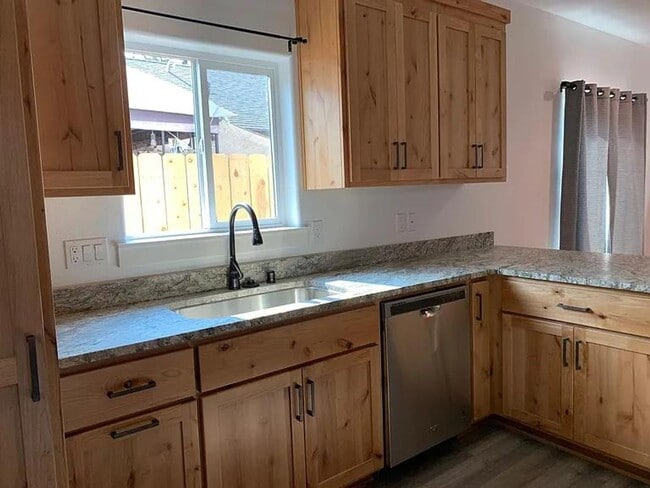 Building Photo - Great family home