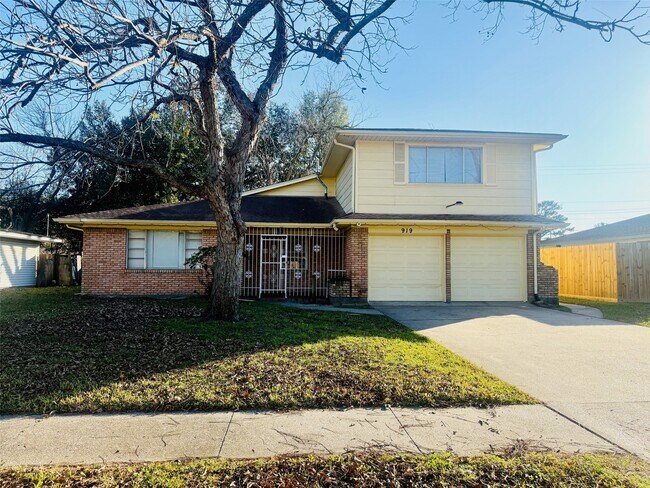 Foto del edificio - 919 Saddle Rock Dr