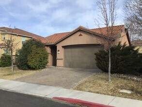 Building Photo - 525 Luciana Dr