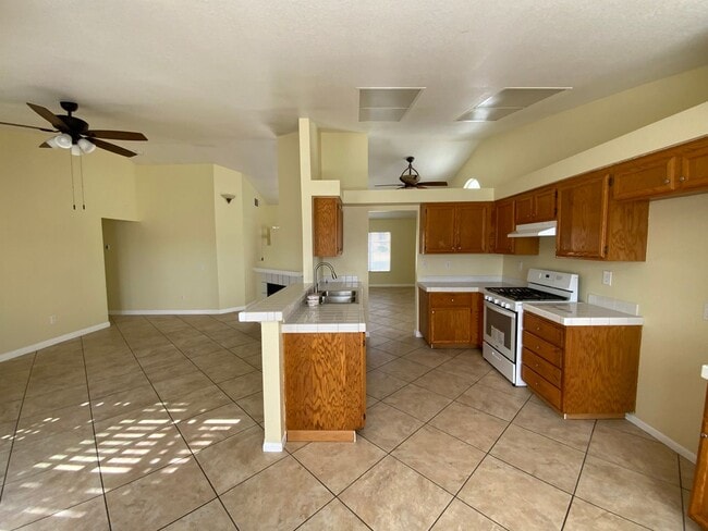 Building Photo - 31651 Willow View Pl