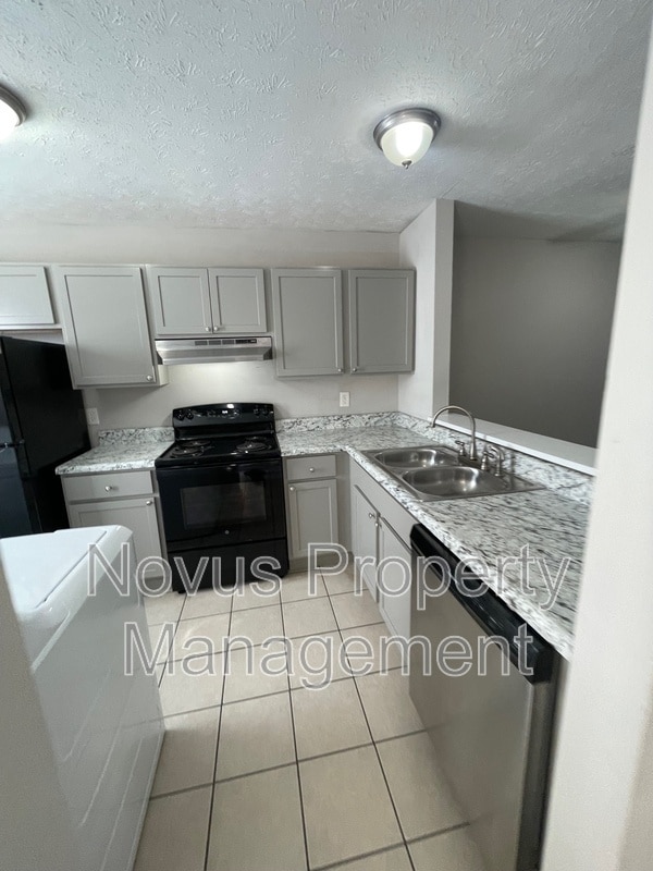 Building Photo - 761 South St