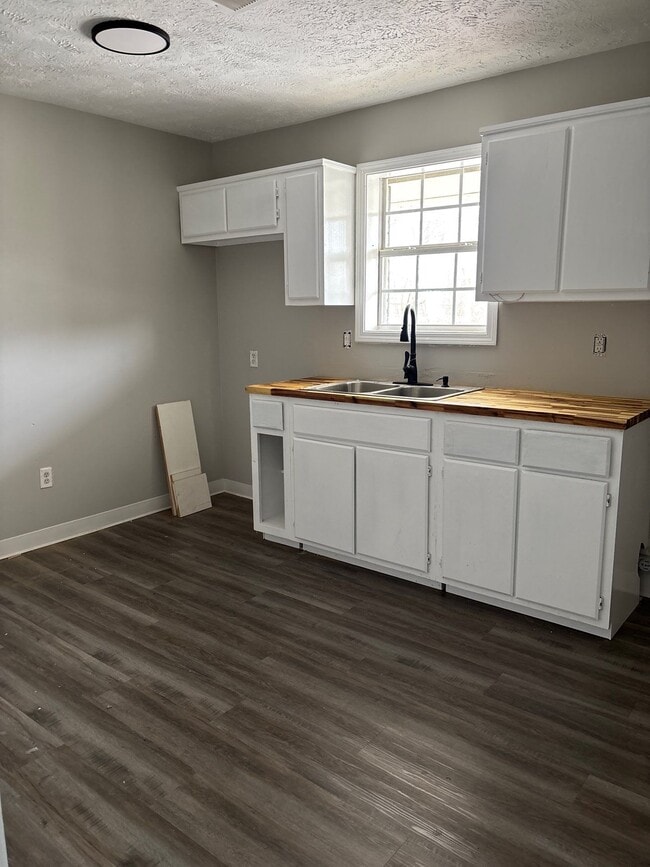 Foto del edificio - 1286 Fairground Rd