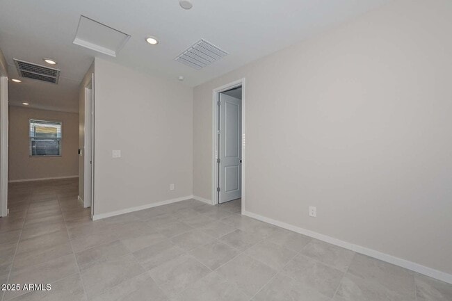 Foto del edificio - 17619 W Monroe St