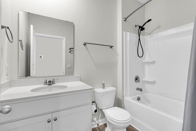 Foto del edificio - 3 Bedroom 2.5 Bath Located in Pine Hills i...