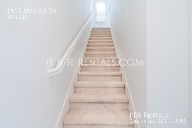 Building Photo - 1609 Marina Dr