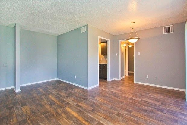Foto del edificio - 2324 Meadowbrook Gardens Dr