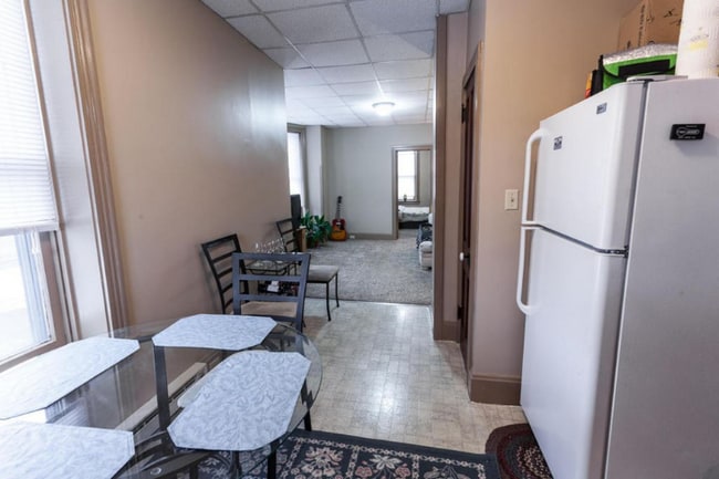 Building Photo - 534 S Market St