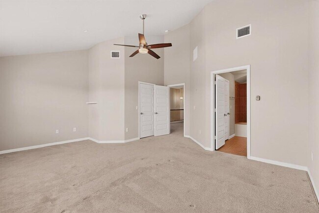 Foto del edificio - 1620 Bryant Dr