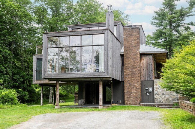 Building Photo - 699 Tower Hill Rd