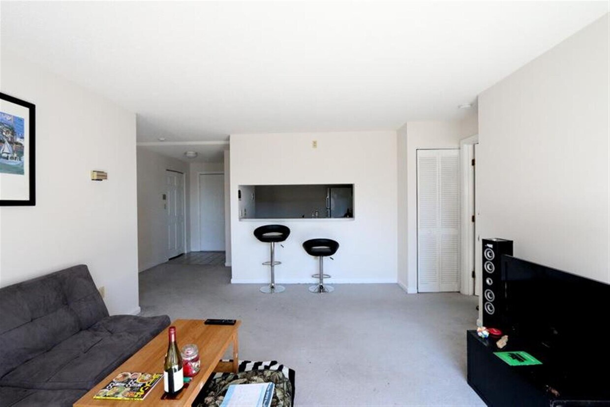 Foto principal - 3 Shady Hill Sq