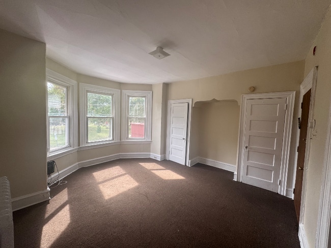 Building Photo - 5123 Pine St