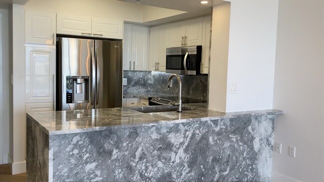 Kitchen - 1800 Purdy Ave