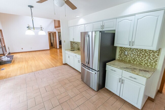 Foto del edificio - Beautiful Contemporary 3 Bedroom Home