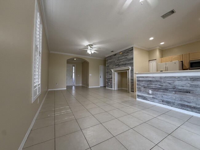 Building Photo - 274 River Bluff Ln