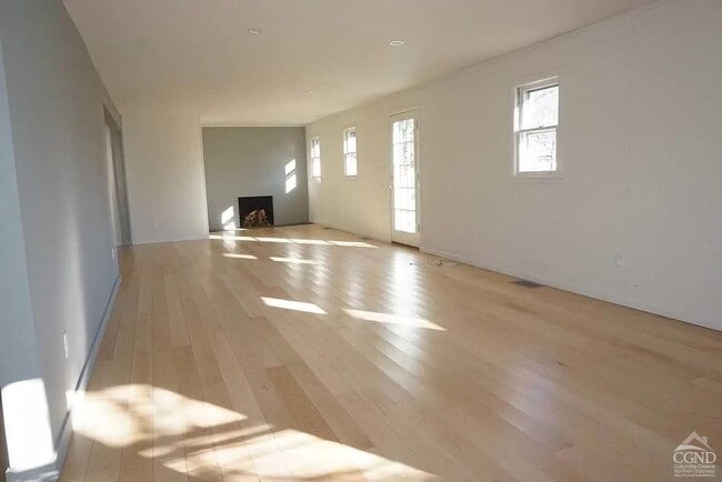 Building Photo - 12 N Rd