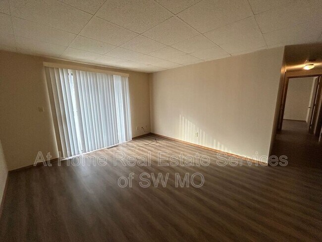 Foto del edificio - 702 E Bain St