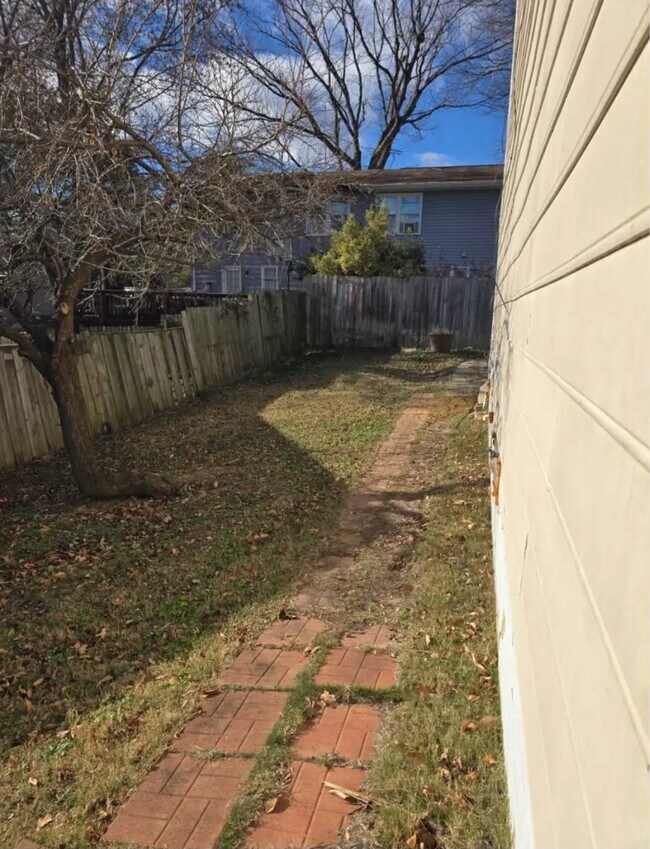 Foto del edificio - 300 Red Oak Dr