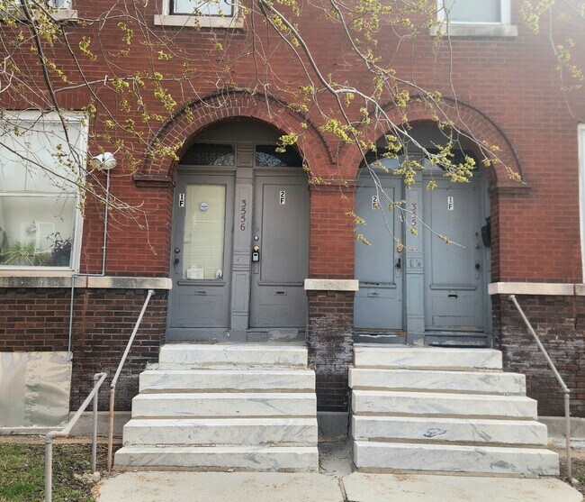 Foto del edificio - "Charming 1-Bed Oasis in Vibrant St. Louis - Your Urban Retreat Awaits!"