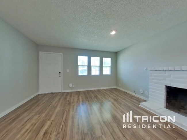 Building Photo - 1373 Hobart Dr