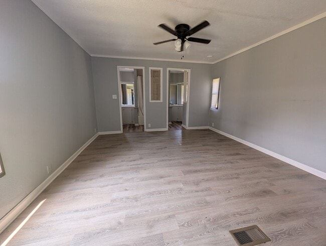 Building Photo - 107 Country Ln