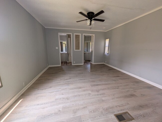 Foto del edificio - 107 Country Ln