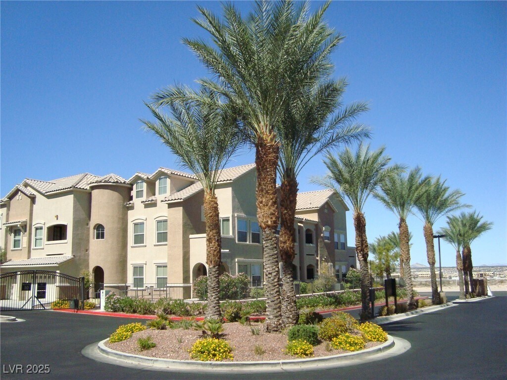 Foto principal - 8777 W Maule Ave