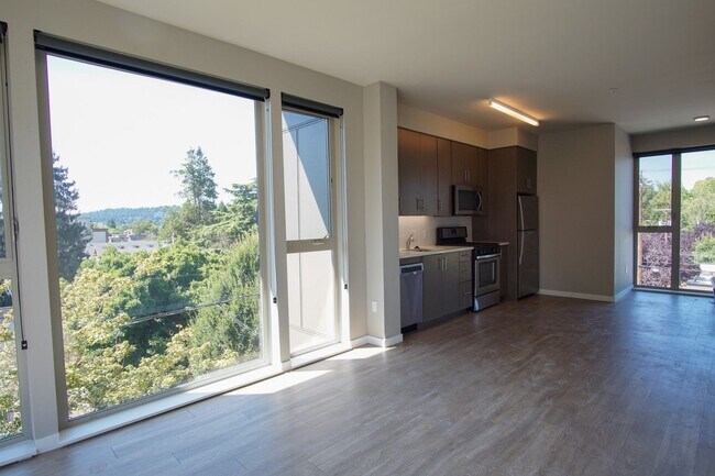 Foto del edificio - Top Floor Corner Sellwood Beauty with Dishwasher & W/D!