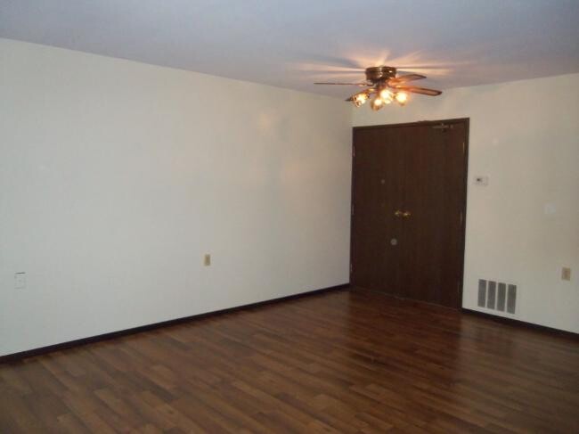 Foto del edificio - 9093 N Park Plaza Ct