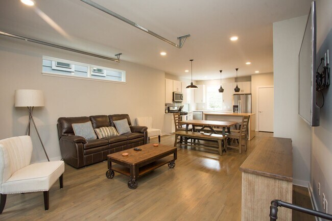 Foto del edificio - Beautifull 2BR 2.5 BA Home Located in East...