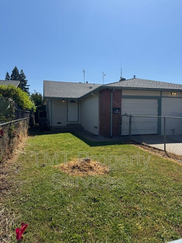 Primary Photo - 3705 Moonbeam Dr