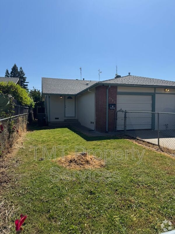 Building Photo - 3705 Moonbeam Dr