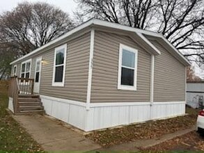 Building Photo - 355 Raven Ln