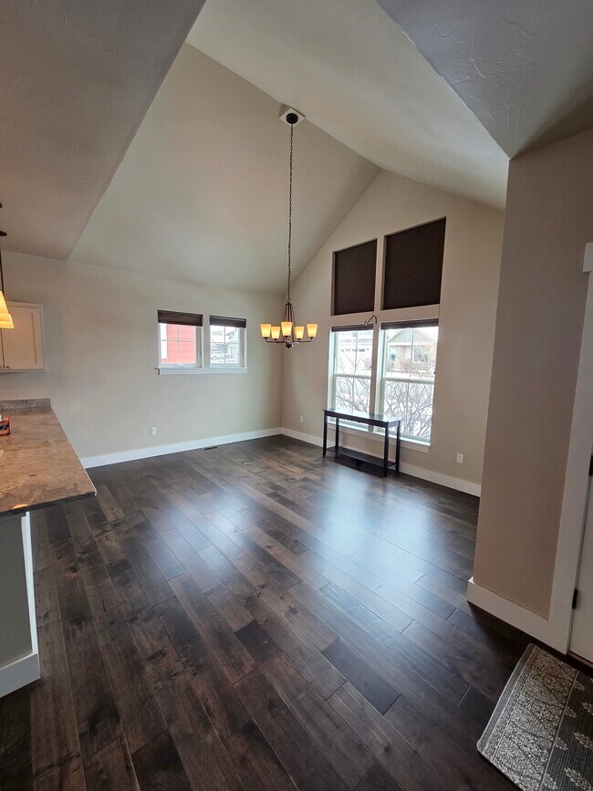 Comida - 3378 S 22nd Ave