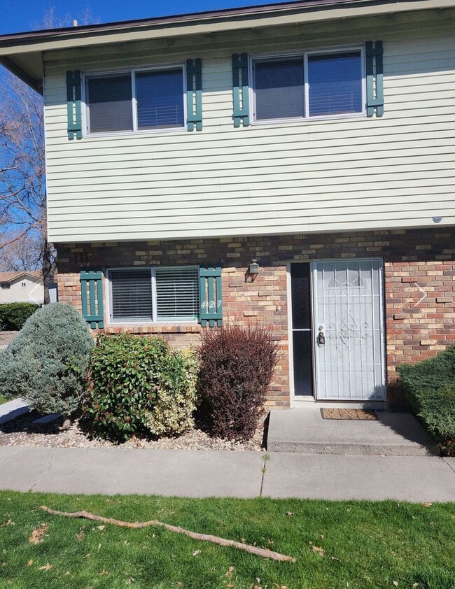 Building Photo - 427 Smithridge Park