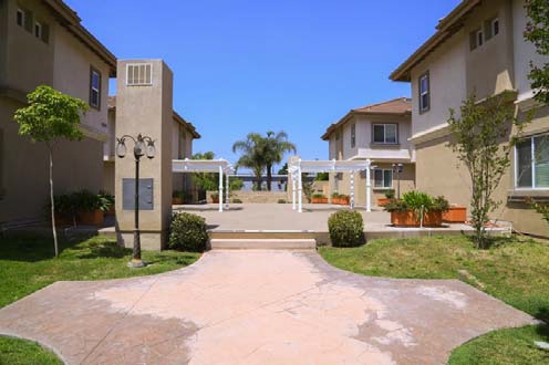 Building Photo - 9252-9260 Elm Vista Dr