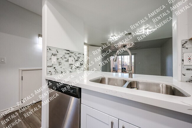 Foto del edificio - 1601 W Sunnyside Dr