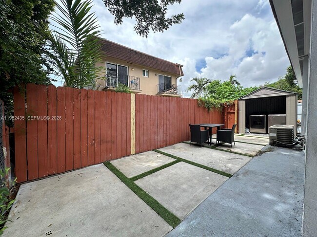 Foto del edificio - 2550 SW 9th St