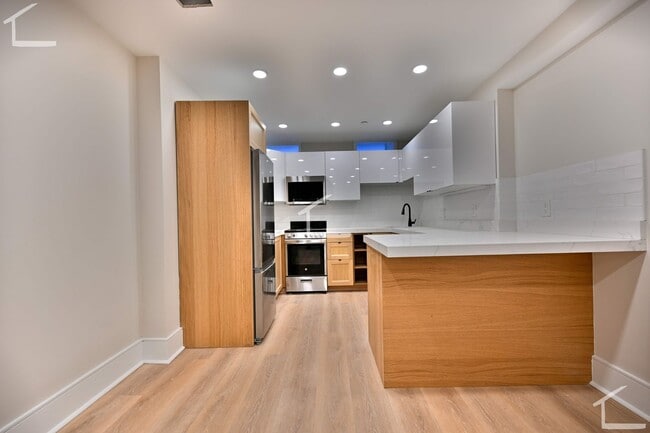 Foto del edificio - Newly renovated Bay Village 2-bed; Available for May or June!