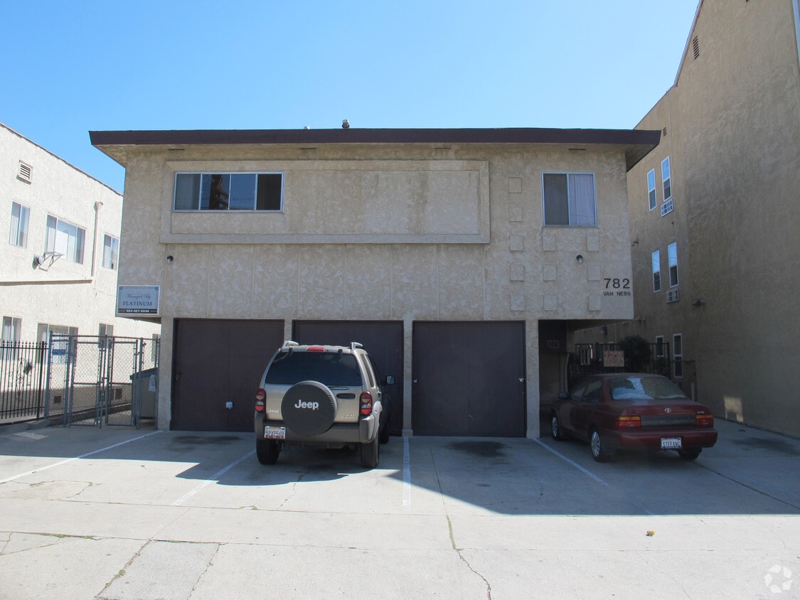 Building Photo - Diane Apartments