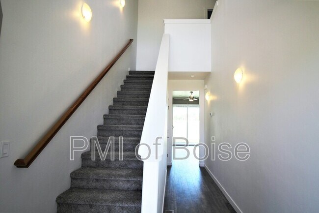 Building Photo - 1570 S Pilar Wy