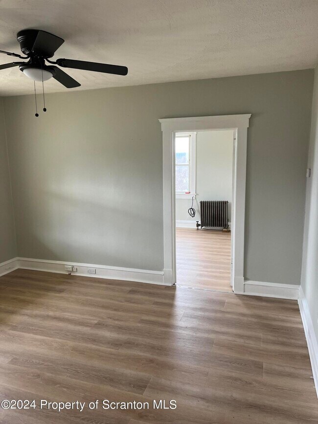 Foto del edificio - 12 W Germania St