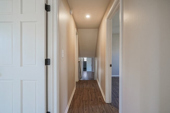 Building Photo - 412 Jenny Ln