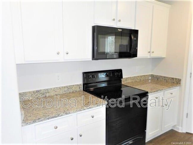 Building Photo - 2101 Talbert Ct