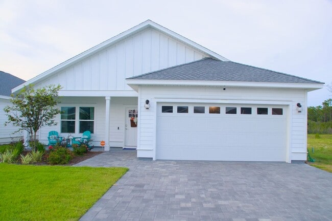 Building Photo - For Lease - 4 BR| 2 BA Furnished New Const...